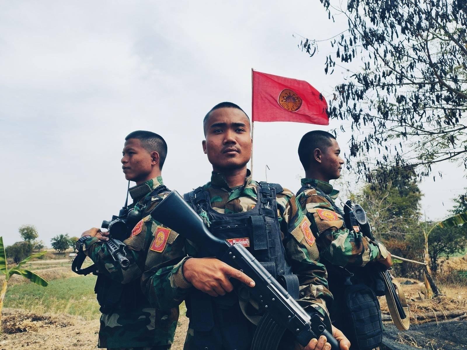 ဗမာလွတ်မြောက်ရေးဒီမိုကရက်တစ်တပ်ဦး (Burma Liberation Democratic Front - BLDF) တပ်ဖွဲ့ဝင်များ။
