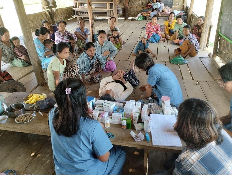 ကျန်းမာရေးစောင့်ရှောက်မှုပေးနေသည့် People’s Healthcare Network - Kalay အဖွဲ့။