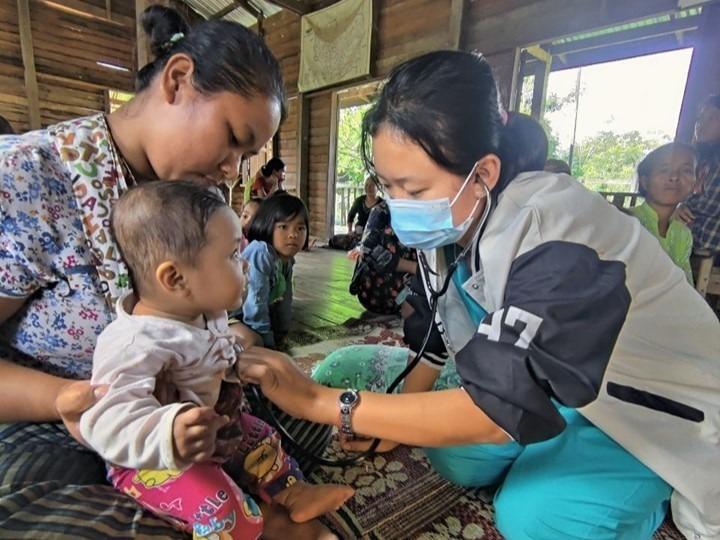 ကျန်းမာရေးစောင့်ရှောက်မှုပေးနေသည့် People’s Healthcare Network - Kalay အဖွဲ့။