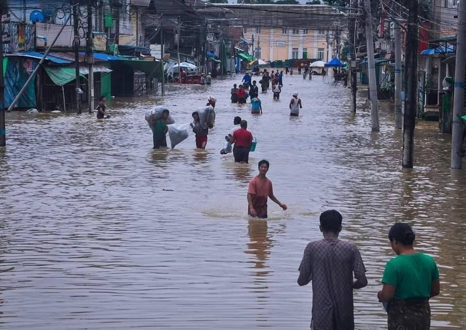 ပဲခူးမြစ်ရေ ဆက်တိုးနေလို့ ရေဘေးရှောင် ၁၅၀၀၀ ကျော်ထိရှိလာ၊ စားစရာနဲ့ရေ အကူအညီလိုအပ်