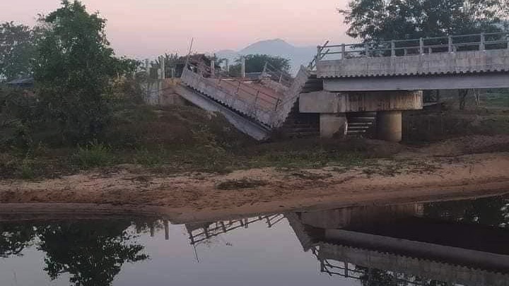 ကော့ကရိတ်မှာတိုက်ပွဲဖြစ်လို့ ရွာချင်းဆက်တံတားတစင်းပျက်ဆီးခဲ့