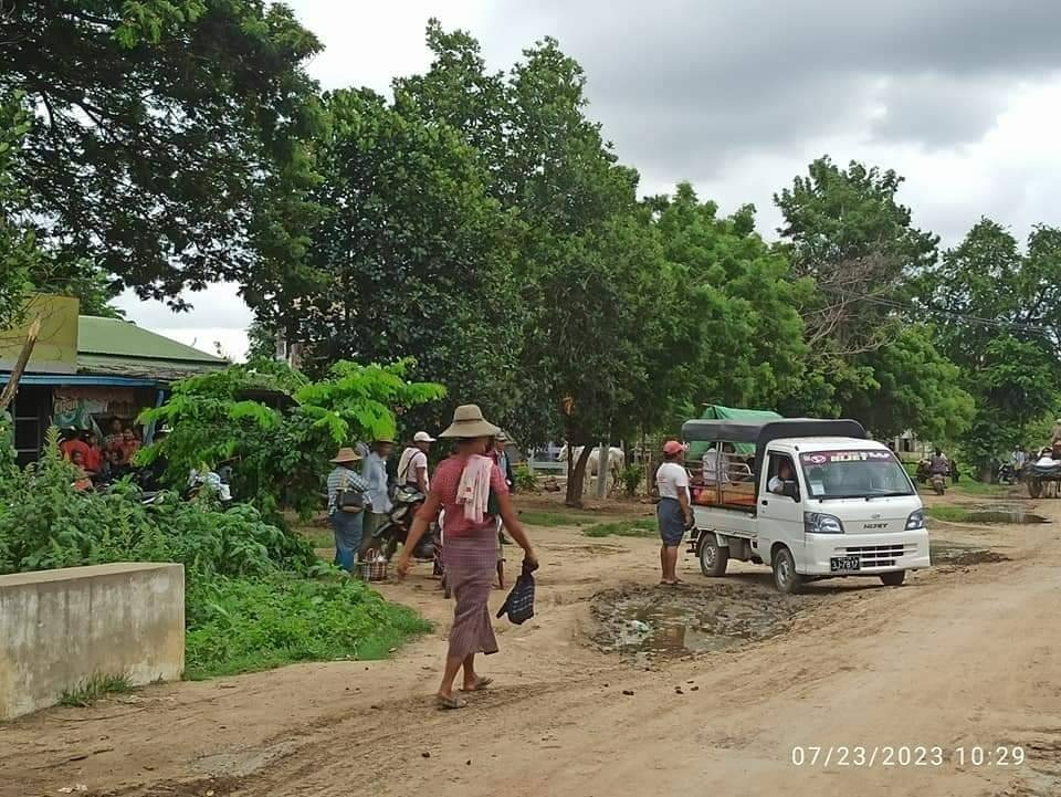 ခင်ဦးနယ်က ရွာတွေကို စစ်တပ်ကလက်နက်ကြီးနဲ့ပစ်လို့ ၃ ဦးဒဏ်ရာရ၊ ဒေသခံ ၄၀၀၀ ကျော် ထွက်ပြေးရပြန်