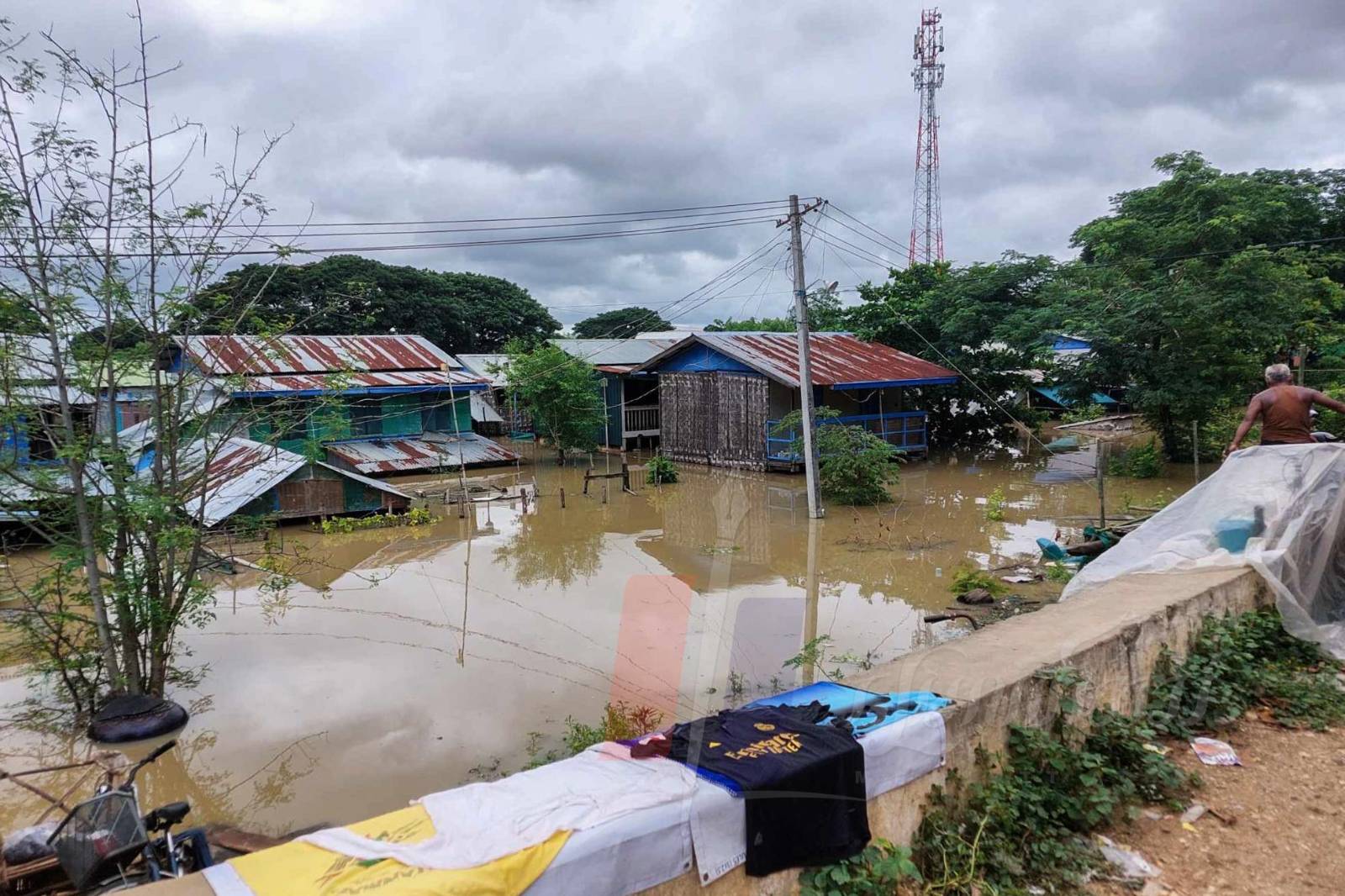 မြေလတ်ဒေသအပါအဝင် နိုင်ငံအနှံ့ အချိန်အခါမဟုတ် မိုးများနိုင်    ■ ဟုမ္မလင်းအနီးမှာ အင်အားနည်းမြေငလျင် ၁ ခု လှုပ်ခတ်ခဲ့