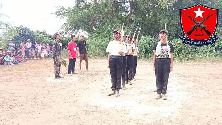 အမျိုးသမီးရဲဘော်တွေပါ တိုက်ပွဲဝင်မယ့် မုံရွာခရိုင် အမှတ် ၅ တပ်ရင်း