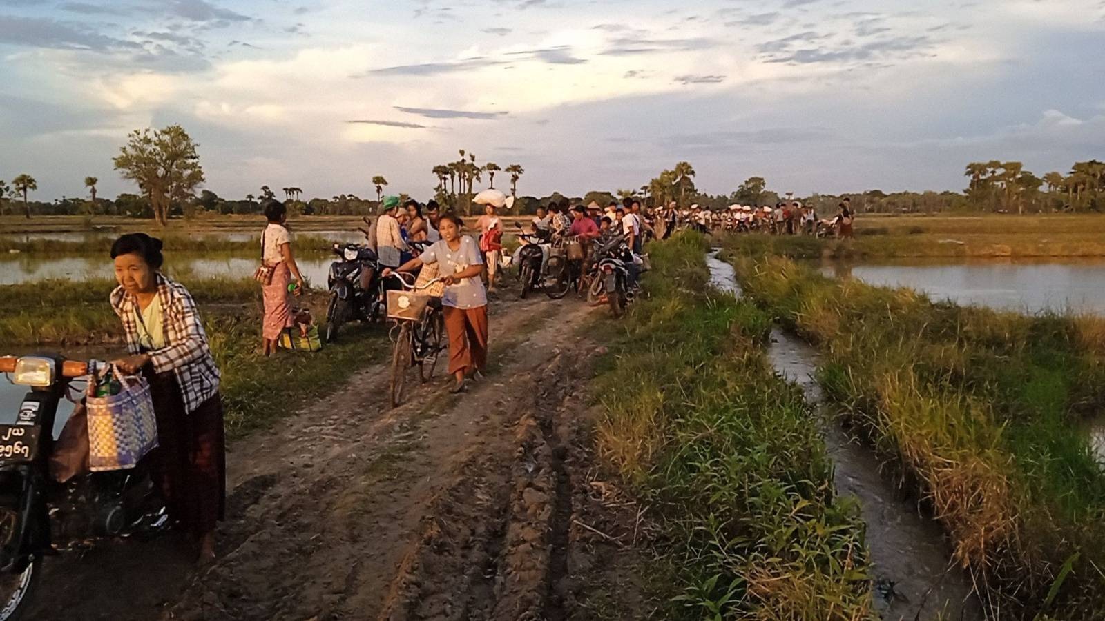 ရွှေဘိုမြို့နယ်က စစ်ရှောင် ၁၀,၀၀၀ ကျော် ရွာထဲပြန်မဝင်နိုင်သေး