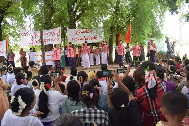 ယင်းမာပင်နဲ့ ကျွန်းလှနယ်က ပန်းသပိတ်နဲ့ အာဏာရှင်ဆန့်ကျင်ရေးသပိတ်