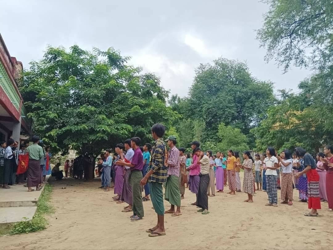 ပေါက်မြို့နယ်ထဲက ကျေးရွာမှာ ဗကသဦးဆောင်ပြီး ရှစ်လေးလုံးအထိမ်းအမှတ် သပိတ်စစ်ကြောင်းထွက်