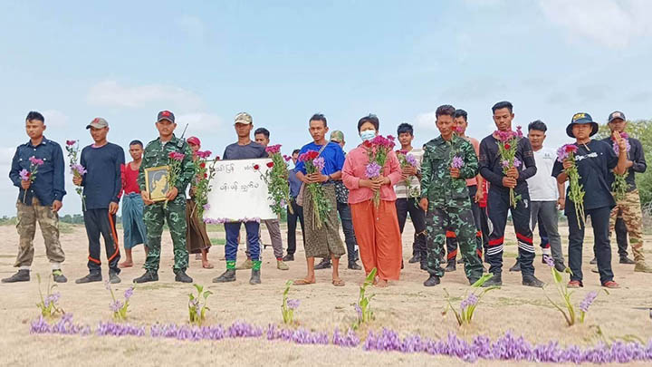 ဒေါ်အောင်ဆန်းစုကြည်မွေးနေ့အဖြစ် ရွှေဘိုခရိုင်တပ်ရင်း ၁၅ မှာ ပန်းသပိတ်ကျင်းပ