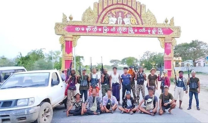 ကျောက်စစ်ပုံအခြေစိုက် အမြောက်တပ်စခန်း ဗုံးကြဲခံရလို့  ၂ ပွင့်ဗိုလ် ၃ ဦးအပါ သေဆုံးသူများဟုဆို