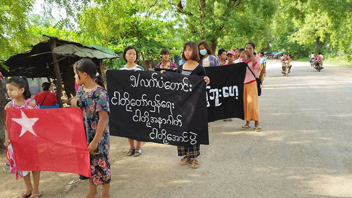 မြေပြင်တိုက်ပွဲရှိနေတဲ့ကြားကထွက်ခဲ့တဲ့ ဆားလင်းကြီး သပိတ်စစ်ကြောင်း (Photo News)