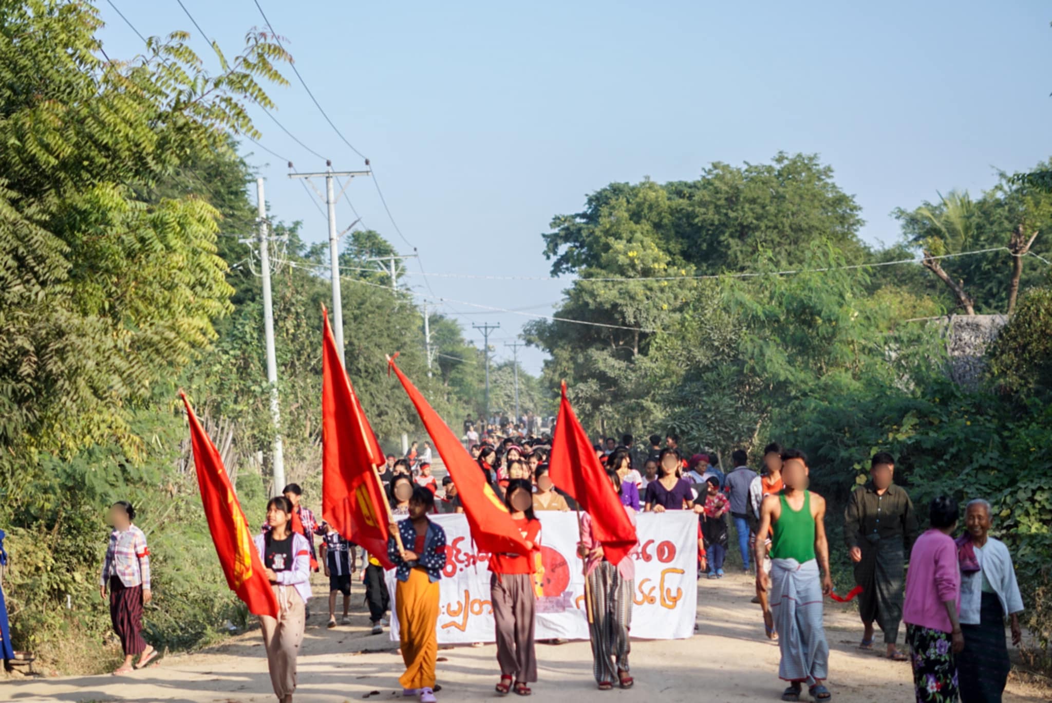 အရာတော်လူထုသပိတ်က ဦးဆောင်ပြီး စစ်အာဏာရှင်ဆန့်ကျင်ရေး လှုပ်ရှားမှုပြုလုပ် (Photo News)