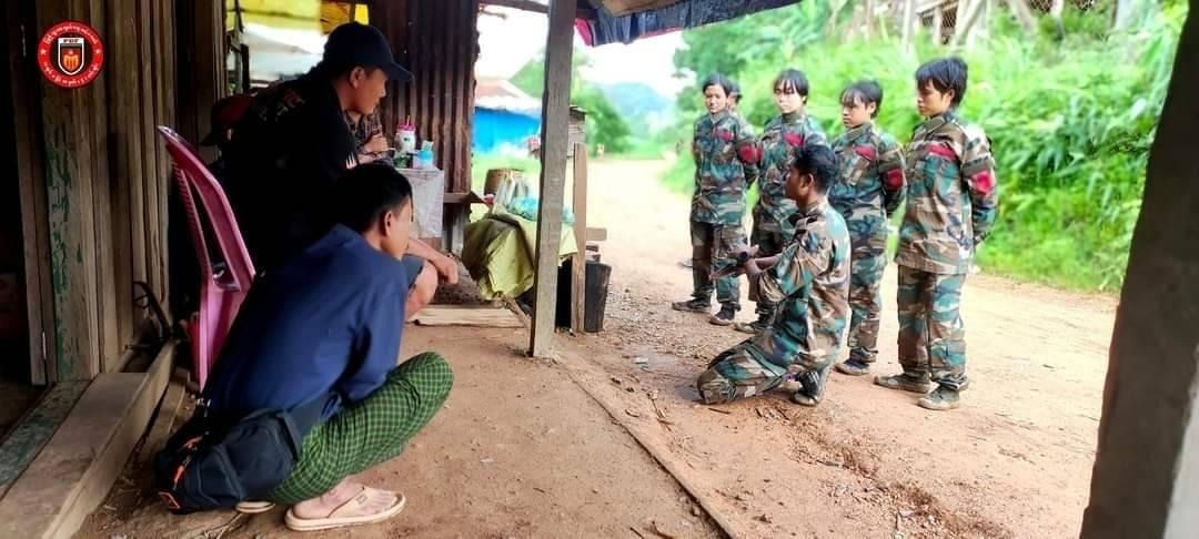 ယောဒေသမှာ ဗုံးခိုကျင်းတွေ တူးကြဖို့ တော်လှန်ရေးအင်အားစုတွေက တိုက်တွန်းနေ