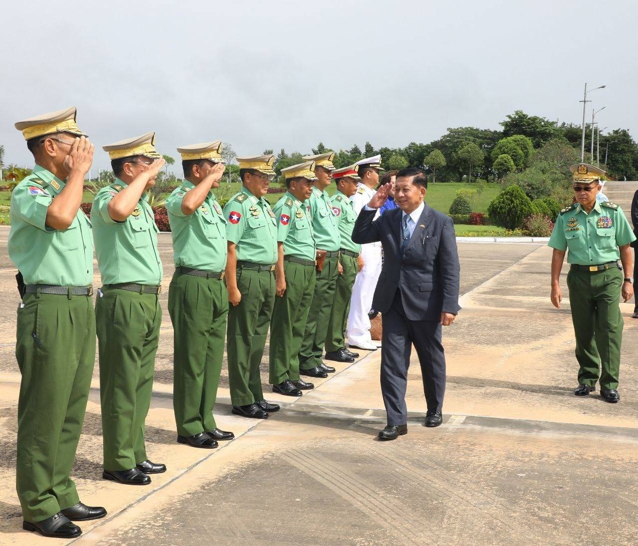 မင်းအောင်လှိုင် ယုံကြည်ရမယ့်သူ မရှိသေးလို့ ကစထ ၆ ဒုဗိုလ်ချုပ်ကြီးနေရာ လစ်လပ်နေဟု တပ် CDM များပြော