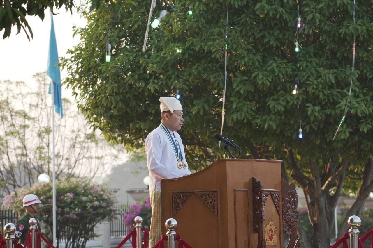 နေ့စဥ်ဗုံးကြဲနေတဲ့စစ်ခေါင်းဆောင်က ကိုယ်စီလိုလားချက်တွေကို လက်နက်မကိုင်ဘဲ နိုင်ငံရေးနည်းလမ်းနဲ့သာဖြေရှင်းဖို့ တိုက်တွန်း