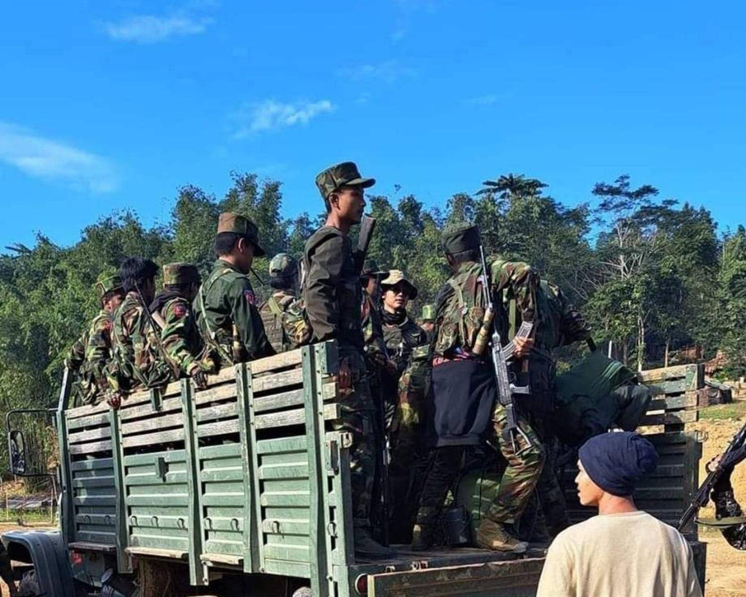 စစ်ရှောင်တွေကျန်ခဲ့တဲ့ အိမ်မွေးတိရိစ္ဆာန်တွေကို တိုက်ပွဲတဖက်နဲ့ PDFက စောင့်ရှောက်ပေးထား