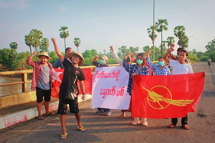 ယင်းမာပင်မှာ ရေဘေးဒဏ်ခံနေရတဲ့ကြားက သပိတ်စစ်ကြောင်းထွက်