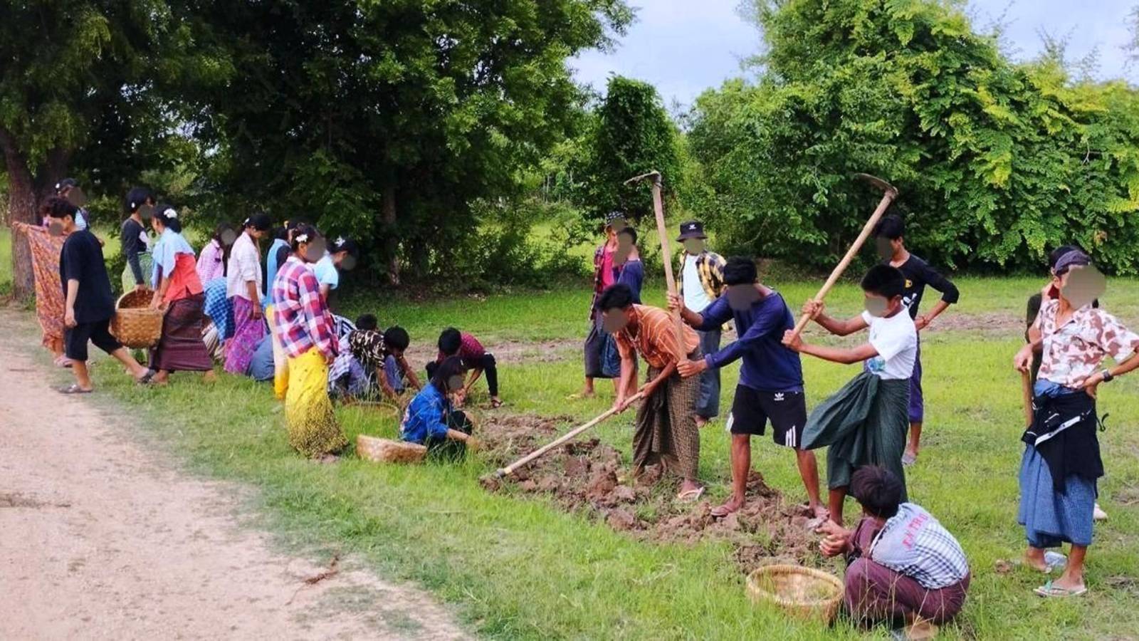 နဂါးနီပကဖအဖွဲ့က ပြည်သူနဲ့အတူ အရာတော်ကျေးလတ်လမ်းပိုင်းကို ပြုပြင်ပေး