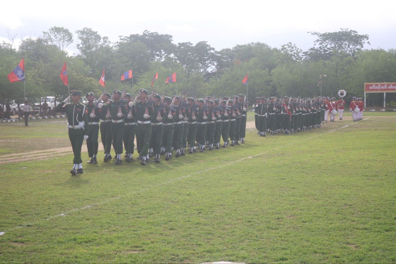 ရွှေဘိုမှာ စစ်သင်တန်းပြီးကာစတပ်သားတွေကို စစ်ကောင်စီက လက်နက်တပ်ဆင်ပေးပြီး အင်အားဖြည့်နေ