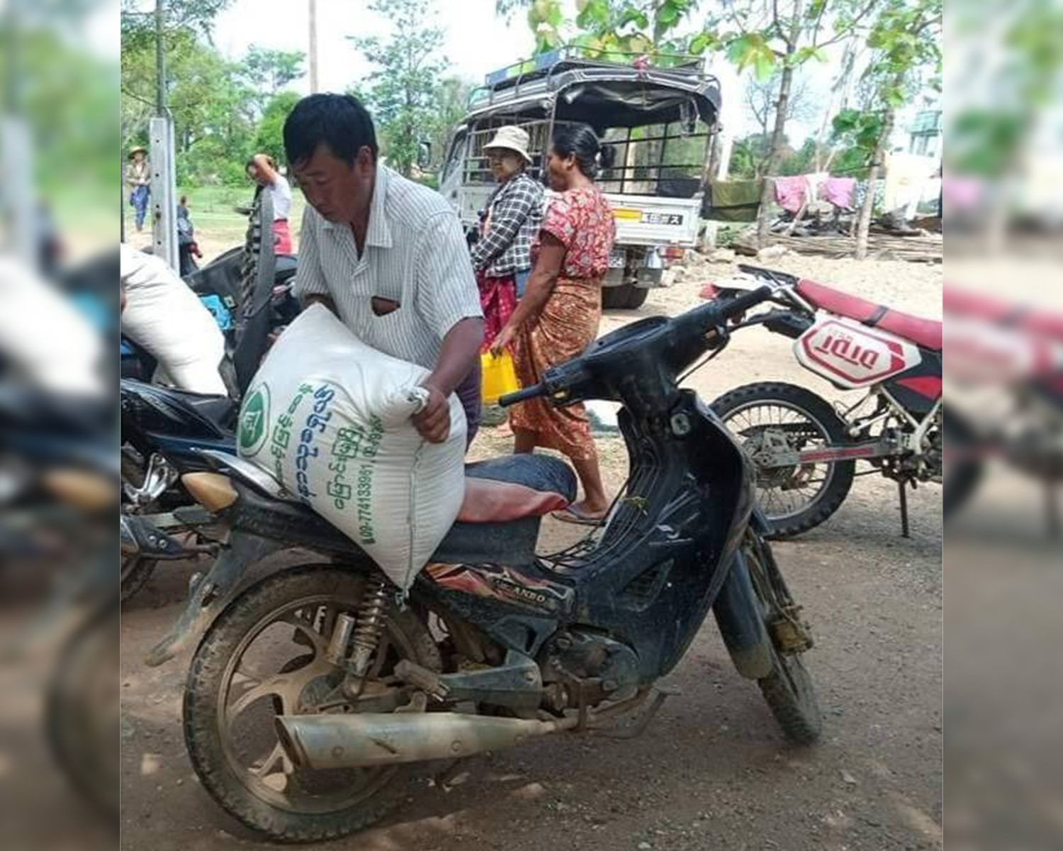 ပုလဲနယ်က မီးဘေးသင့်တွေကို ကူညီလှူဒါန်းခဲ့တဲ့ ပြည်ပရောက် ကမ်းလက်မေတ္တာ