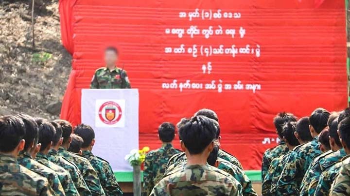 မကွေးတိုင်းမှာ သင်တန်းဆင်းပွဲနဲ့ လက်နက်ပေးအပ်ပွဲ ကျင်းပ