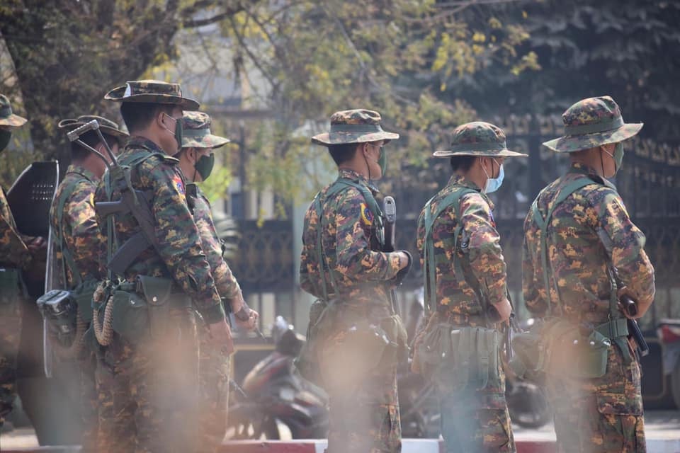 မင်းတုန်းနယ်ထဲ စစ်ကြောင်းထိုးပြီး ဖမ်းဆီးခေါ်ဆောင်ခံရတဲ့ လူငယ် ၃ ဦး စစ်ကြောင်းပြန်ထွက်ချိန်အထိ လွတ်မလာ    ■ စစ်ကြောင်းထိုးစဉ် ဒေသခံတွေရဲ့ငွေနဲ့ပစ္စည်း ကျပ်သိန်း ၇၀၀ ဖိုးခန့် လုယူသွားတယ်လို့ဆို