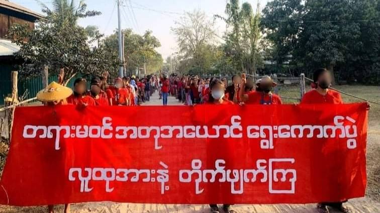 "ဖိရင်ကြွ ထိရင်ချ နိုင်ငံသစ်ကိုတည်ဆောက်ကြ" ဆိုတဲ့ စစ်ကိုင်းကသပိတ်စစ်ကြောင်း