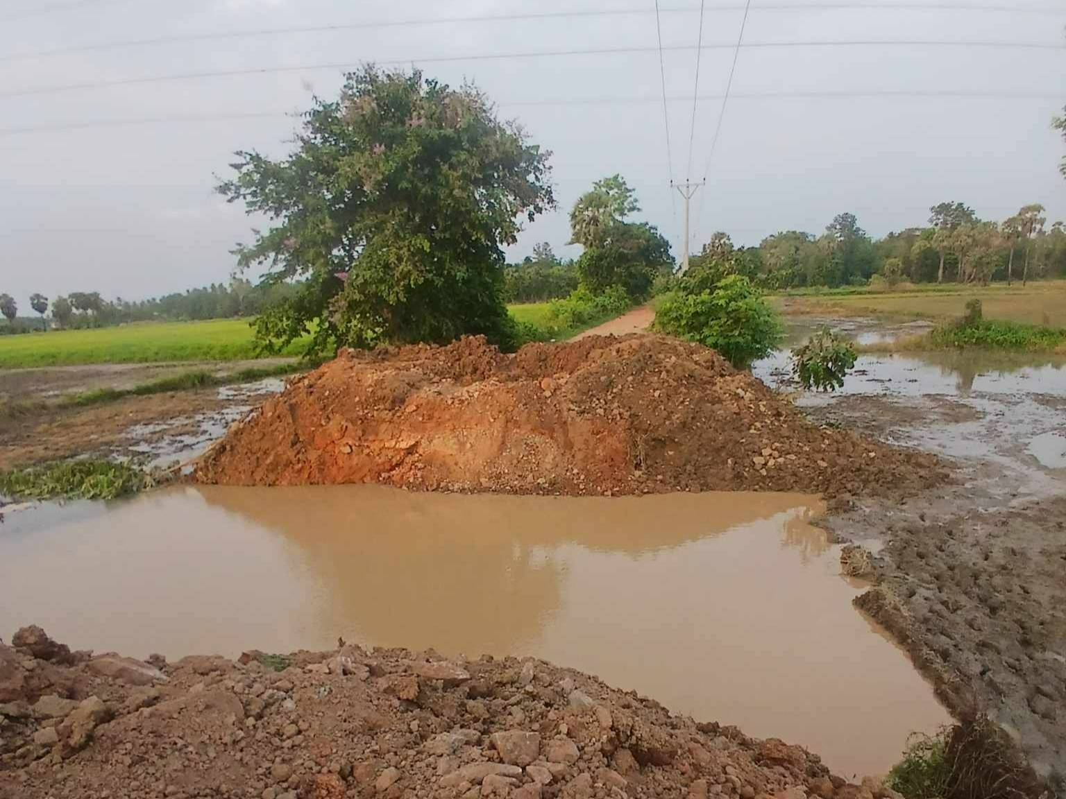 လက်ပံတန်းက ကျေးရွာချင်းဆက်လမ်းကို စစ်တပ်က ဖျက်ဆီး