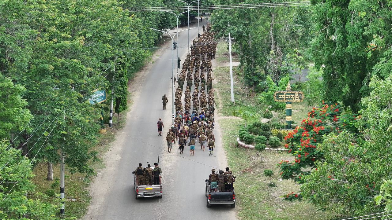 ရွှေဘို-မြစ်ကြီးနားကားလမ်းပေါ်ကို စစ်တပ်က ဒရုန်းနဲ့ဗုံးချလို့ ပြည်သူ ၁ ဦးသေပြီး ၇ ဦးဒဏ်ရာရ