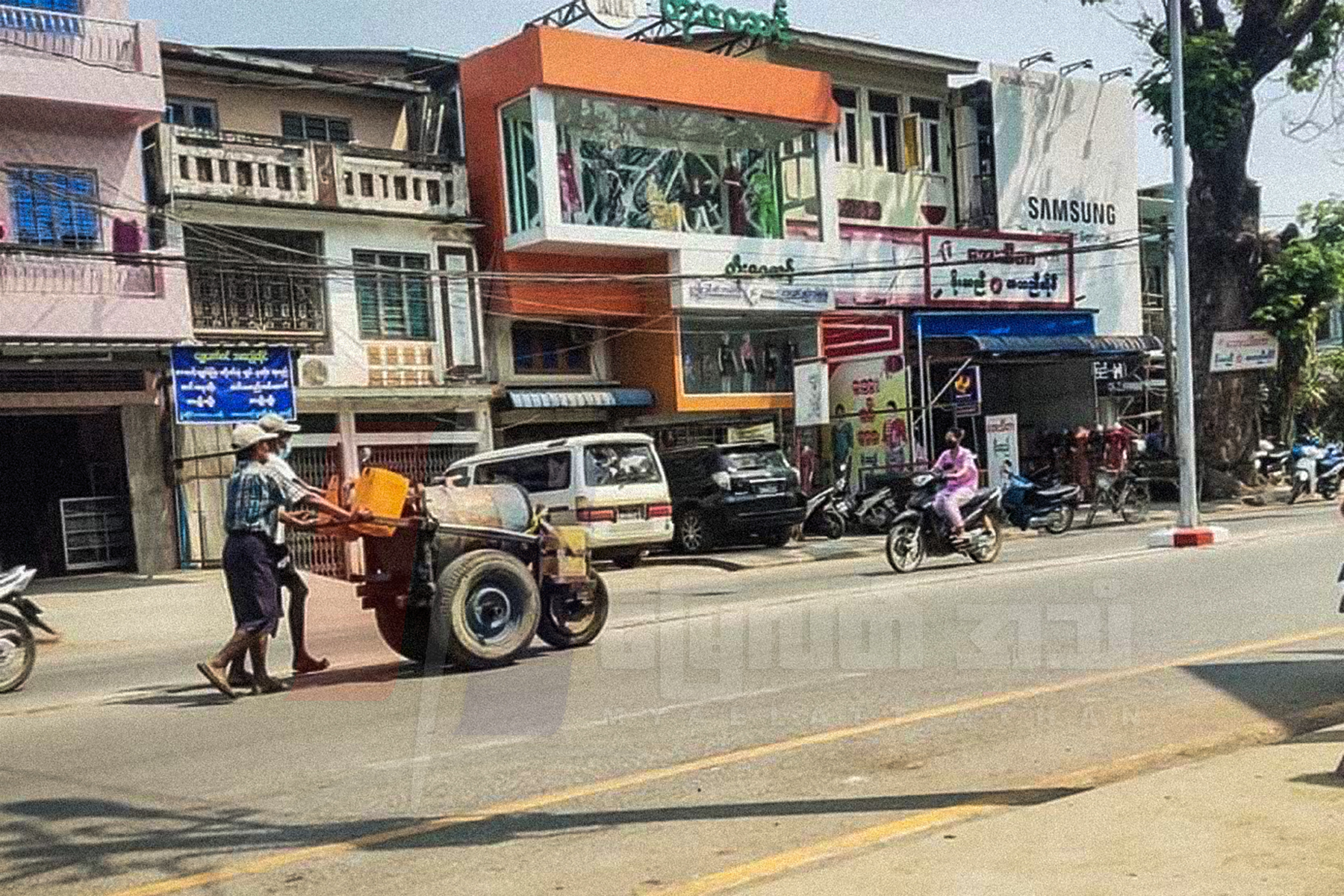 ပြည်မြို့မှာ မီးပုံမှန်မလာ စည်ပင်ရေ တင်မရလို့ ရေဝယ်သုံးနေရ