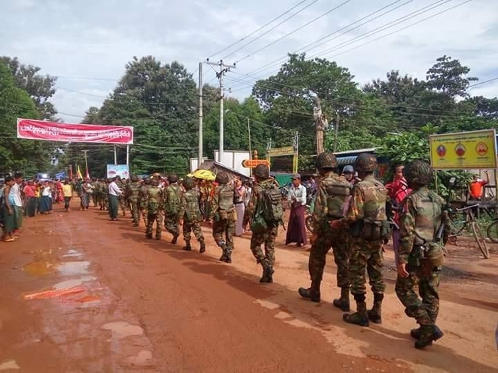 ခလရ ၁ တပ်က တပ်သား ၃ ဦး သေနတ်တွေယူထွက်ပြေးလို့ ပစ်မိန့်ပေးဖမ်းခိုင်း