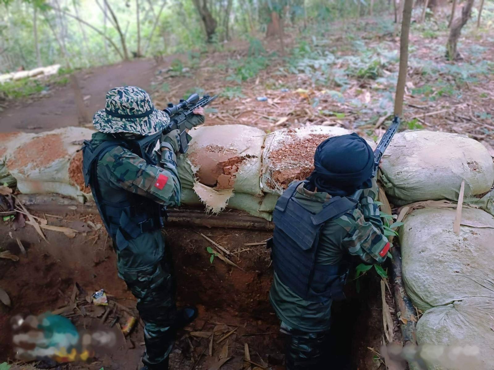 ၃ ရက်ဆက်တိုက် မြို့သိမ်းတိုက်ပွဲမှာ စစ်ကောင်စီဘက်က အရေးနိမ့်နေလို့ လေကြောင်းပစ်ကူနဲ့ တိုက်နေရ