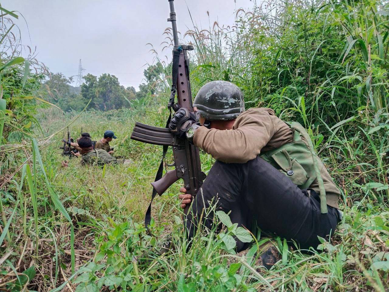 စစ်တပ်ကင်းစခန်း ၂ ခု တပြိုင်တည်း စီးနင်းတိုက်ခိုက်ခံရလို့ ၆ ဦးကျော်သေဆုံး