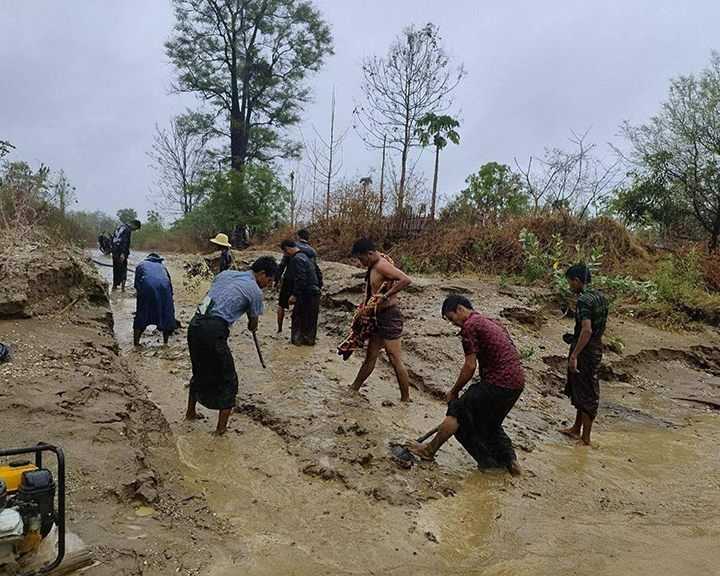 ဆော-ဆိပ်ဖြူလမ်းပိုင်းမှာ မုန်တိုင်းကြောင့် သွားလာရခက်ခဲမှုဖြစ်ပေါ်တဲ့နေရာတွေကို PDF ကပြုပြင်