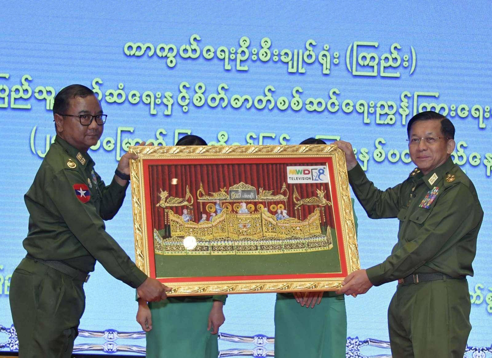 ၂၀၀၈ ခြေဥနဲ့အညီ သမ္မတရာထူးလွှဲပြောင်းယူခဲ့တာလို့ ဗိုလ်ချုပ်ဇော်မင်းထွန်းပြော