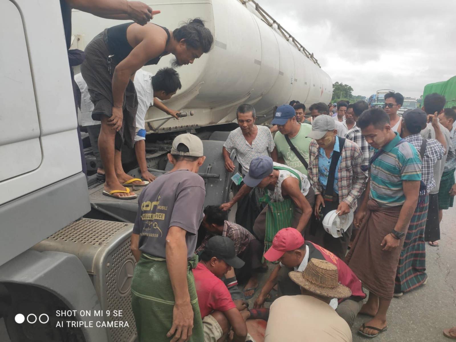 အထက်တန်းကျောင်းသား ၄ ဦး ဆီဘောက်ဆာကားနဲ့တိုက်ခံရပြီး ဒဏ်ရာရ