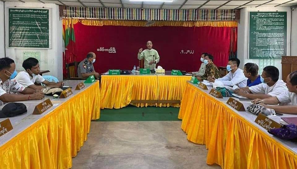 အသင့်ဆောင်ထားတဲ့လက်ပစ်ဗုံးပေါက်ကွဲလို့ အုပ်ချုပ်ရေးမှူးသေပြီး မိသားစုဒဏ်ရာရ