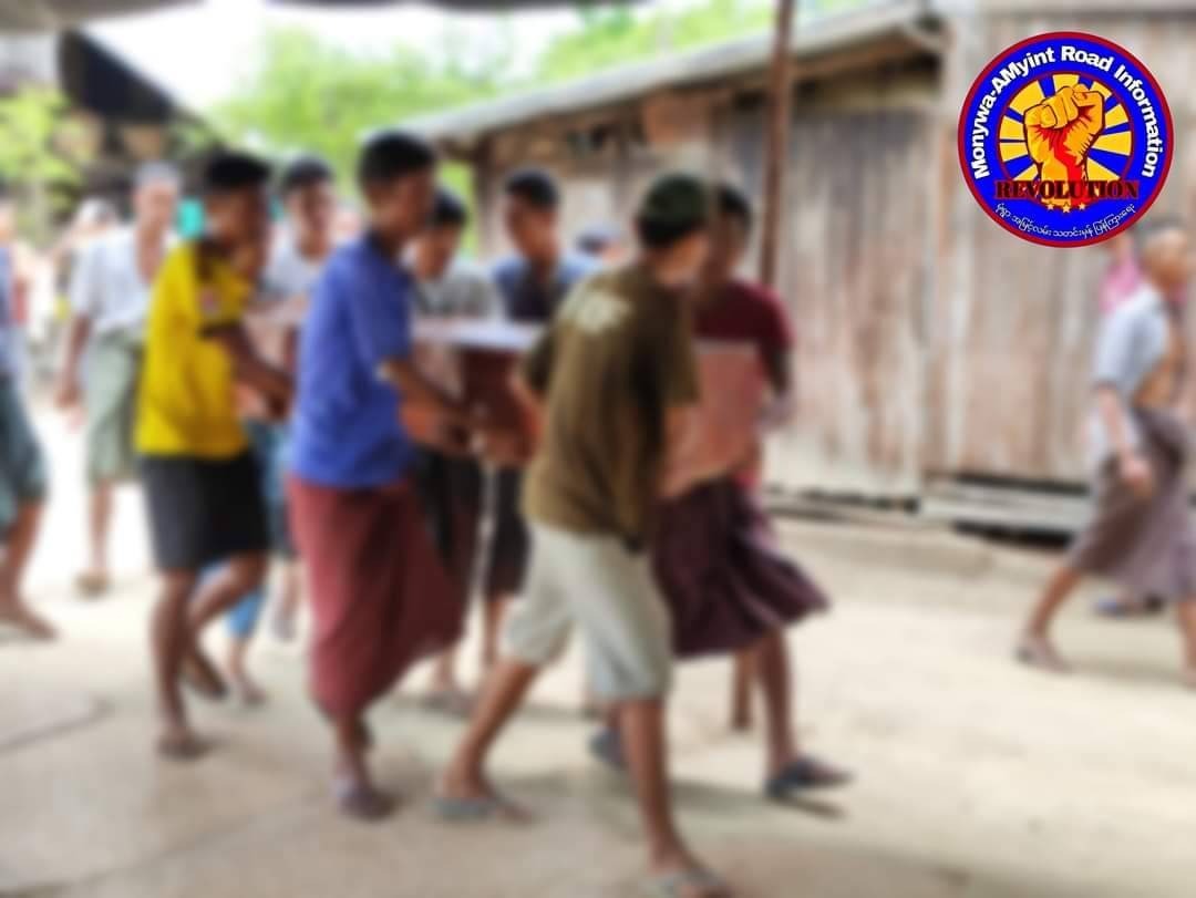 မအူဂိတ်ကနေ စစ်တပ်ကလက်နက်ကြီးနဲ့ပစ်လို့ အမျိုးသမီး ၈ ဦး၊ အမျိုးသား ၃ ဦးသေဆုံး၊ ၂၁ ဦးဒဏ်ရာရ