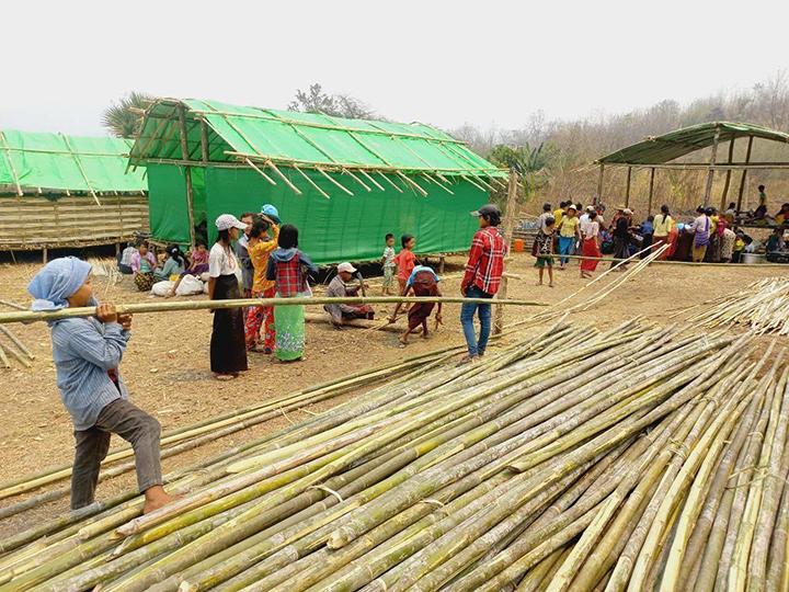 စလင်းမြို့တွင် စစ်ဘေးရှောင်တဲများဆောက်ရန် သက္ကယ်အမိုးများ လိုအပ်နေ