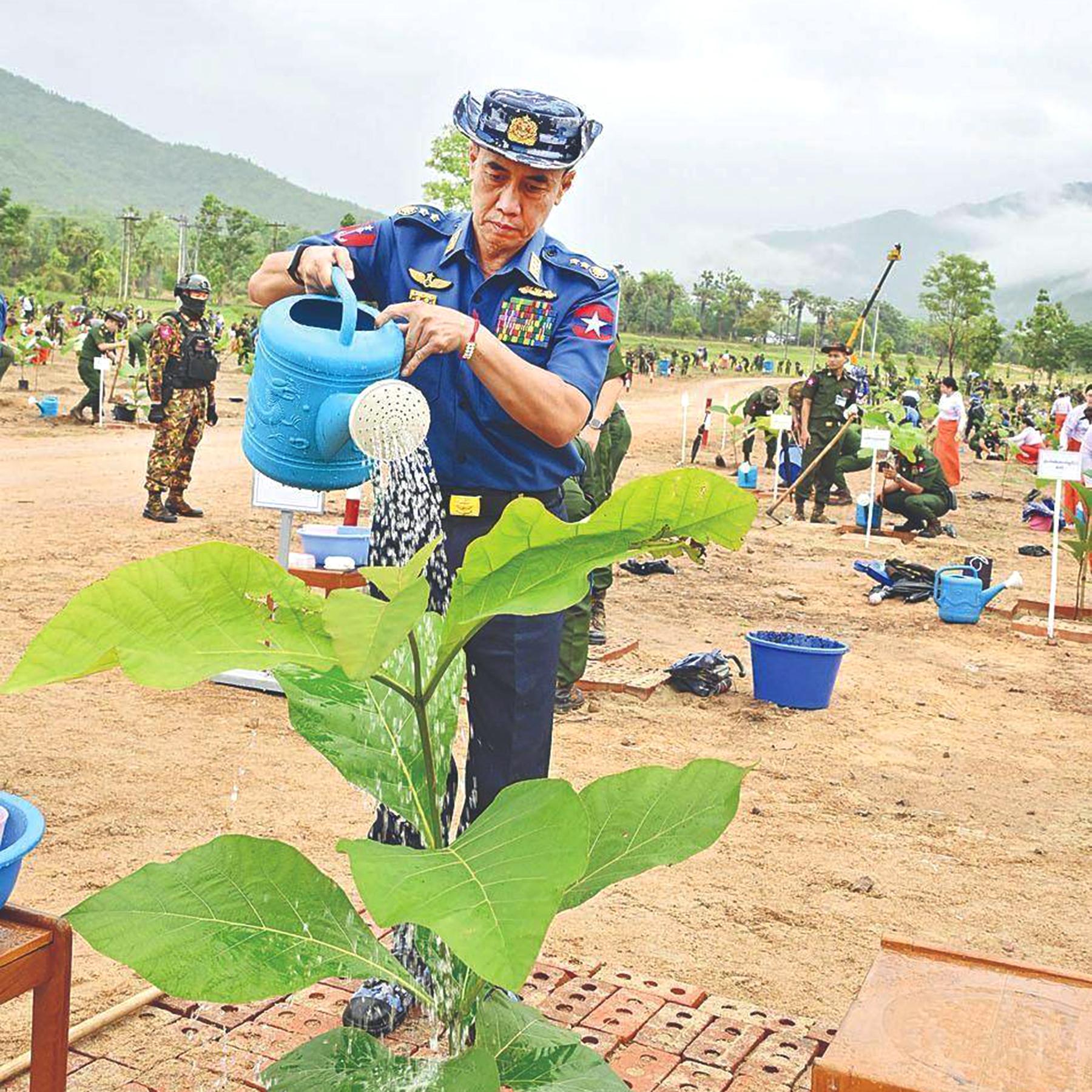 ကာချုပ်(ရေ) ဒုတိယဗိုလ်ချုပ်ကြီး ဇွဲဝင်းမြင့် မပါတဲ့ နေပြည်တော်စစ်ရုံး ကြည်း၊ရေ၊လေ သစ်ပင်စိုက်ပွဲ