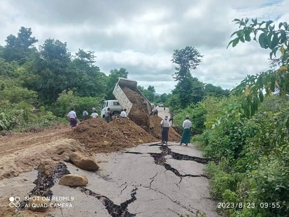 မိုးရွာ၊ ရေတိုက်စားလို့ ပျက်စီးနေတဲ့ မုံရွာ-ပုလဲ-ဂန့်ဂေါလမ်းပိုင်း ပြုပြင်ဖို့ အကူညီလိုအပ်