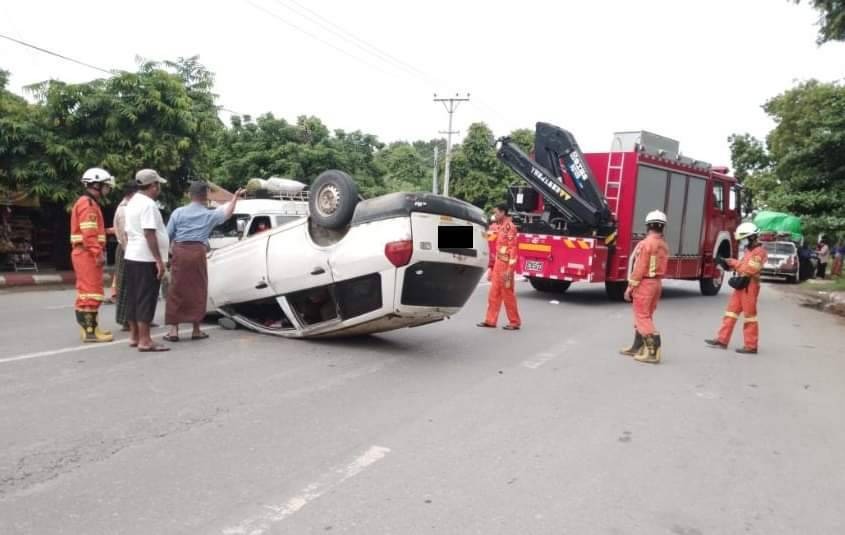 မန္တလေး-မြစ်ကြီးနားသွား ခရီးသည်တင်ကား ၁ စီးတိမ်းမှောက်လို့ ၅ ဦးဒဏ်ရာရ