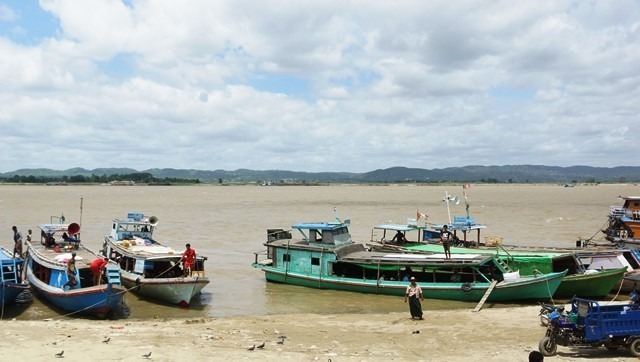 စစ်အုပ်စုချောဆွဲသွားတဲ့ ခရီးသည်တင်မော်တော် ၂ စီးပေါ်မှာ အမျိုးသမီးအများစုအပါအရပ်သားပြည်သူ ၁၀၀ နီးပါး ပါသွား