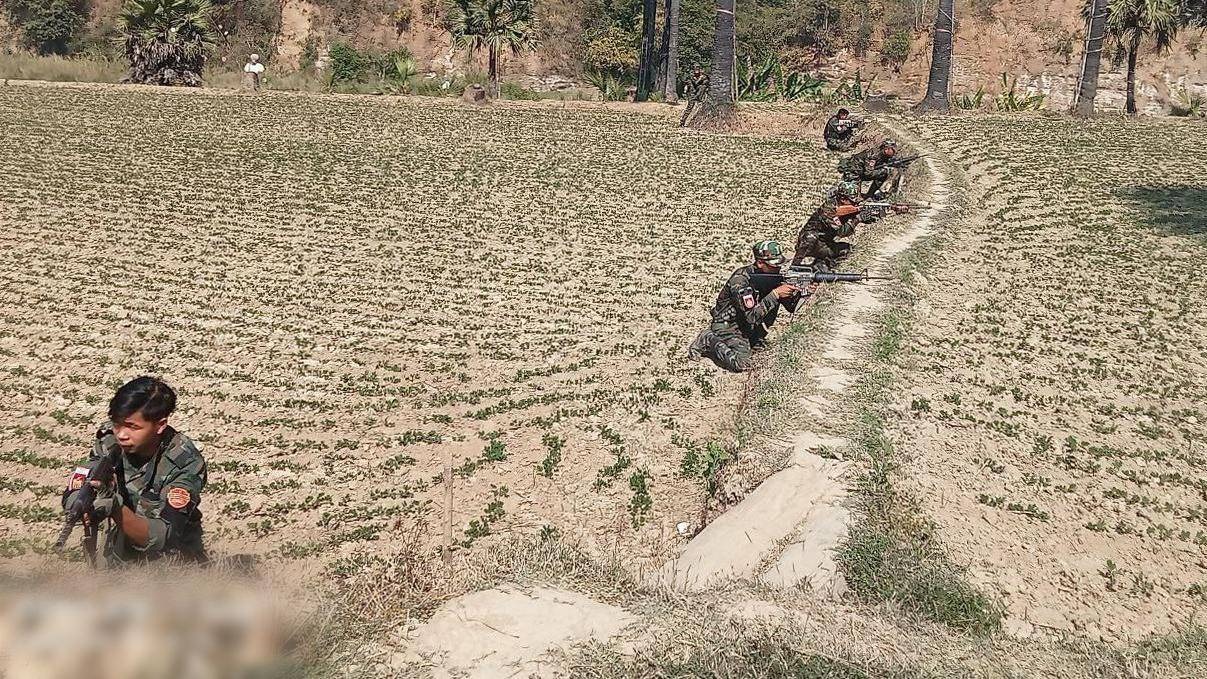 ထီးလင်းမှာ တိုက်ပွဲဖြစ်ပြီး စစ်ကောင်စီဘက်က ၇ ဦးခန့်သေဆုံးဟုဆို