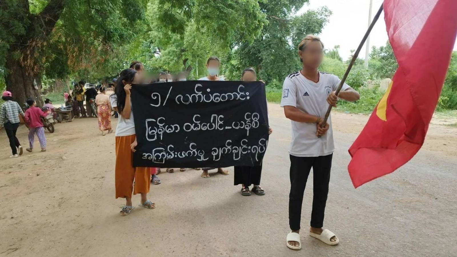 အကြမ်းဖက်မှုကို အားပေးနေတဲ့ မြန်မာဝမ်ပေါင်-ယန်စီကုမ္ပဏီကို ဆားလင်းကြီးဒေသခံတွေ ရှုံ့ချဆန္ဒပြ