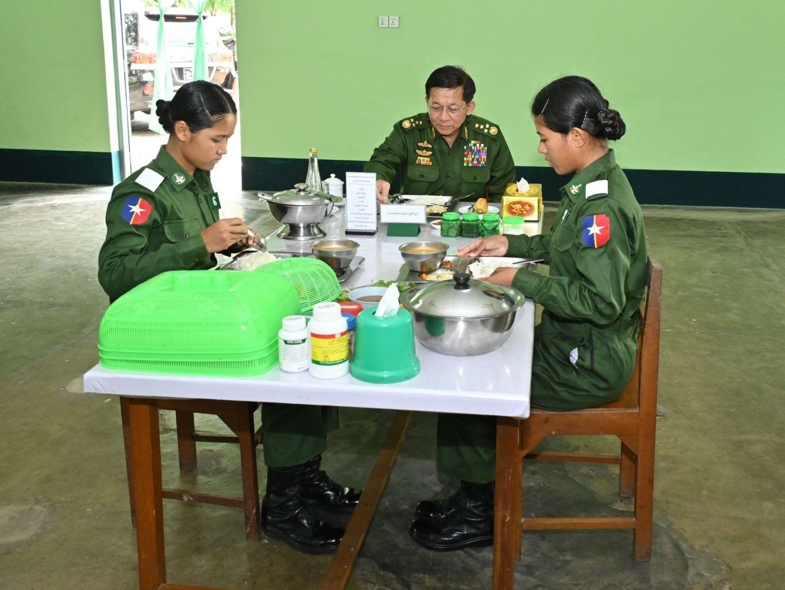 အသက်စွန့်တိုက်ကြဖို့နဲ့ သစ္စာရှိဖို့ စစ်ခေါင်းဆောင် ထပ်မံသတိပေး