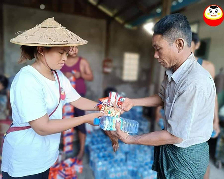 ရေဘေးသင့်အိမ်ခြေ ၆၀၀ ကျော်အတွက် အညာပစ်တိုင်းထောင်လေးများအဖွဲ့က စားသောက်ကုန်လှူဒါန်း