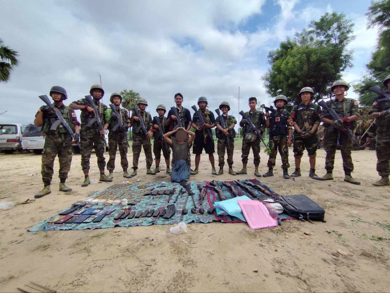 ပခုက္ကူ ဖလံအိုကျေးရွာအုပ်စုက ပျူစောထီးတွေတိုက်ခိုက်ခံရပြီး ၁၀ ဦးဝန်းကျင်သေဆုံး၊ ၁ ဦး အဖမ်းခံရ