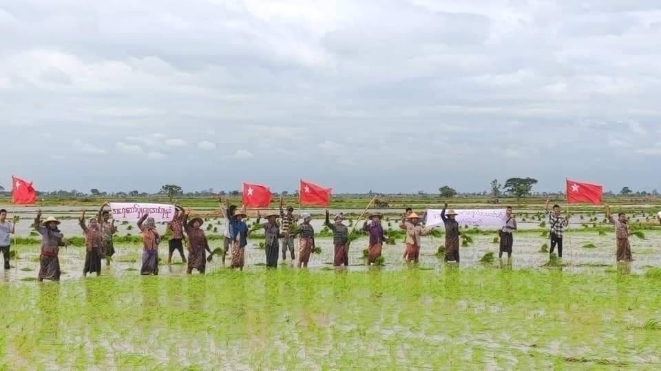 ခင်ဦးမှာ ကောက်စိုက်တောင်သူတွေက ရှစ်လေးလုံးနေ့အထိမ်းအမှတ်ဆန္ဒပြ