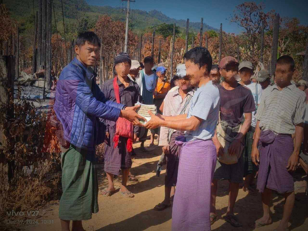 နေအိမ်မီးရှို့ခံရတဲ့ ပြည်သူတွေကို သရက်ခရိုင် အမှတ် (၄) PDF မှ ကျပ်သိန်း ၁၂၀ ထောက်ပံ့