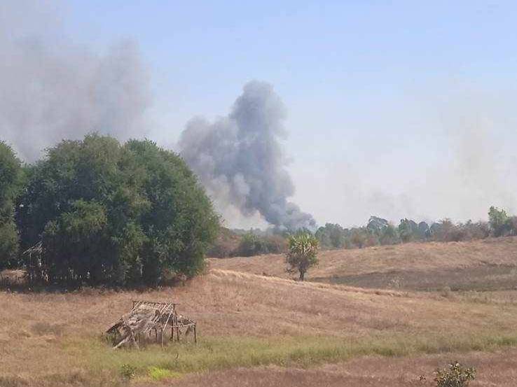 ပေါင်းတည်မြို့နယ်၊ သစ်ပုတ်ရွာကို စစ်ကောင်စီတပ်ဖွဲ့က မီးရှို့